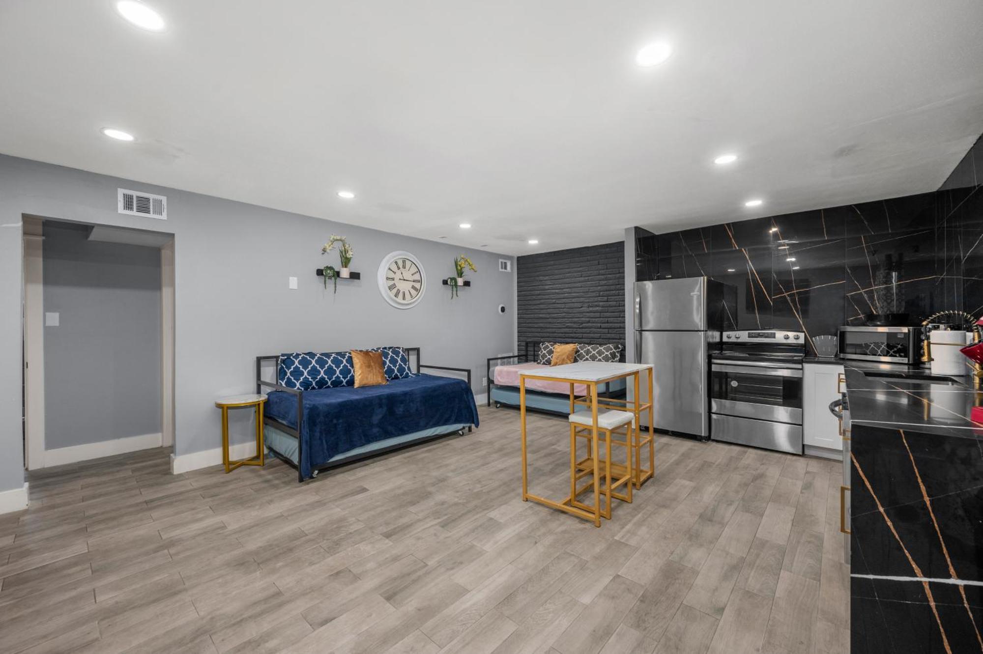 Modern Heights Apartment With Pool Houston Esterno foto