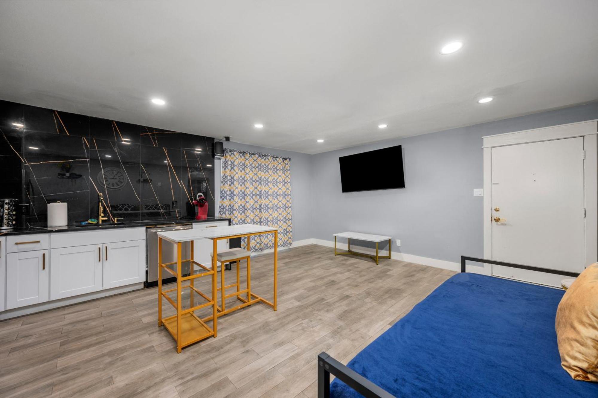 Modern Heights Apartment With Pool Houston Esterno foto