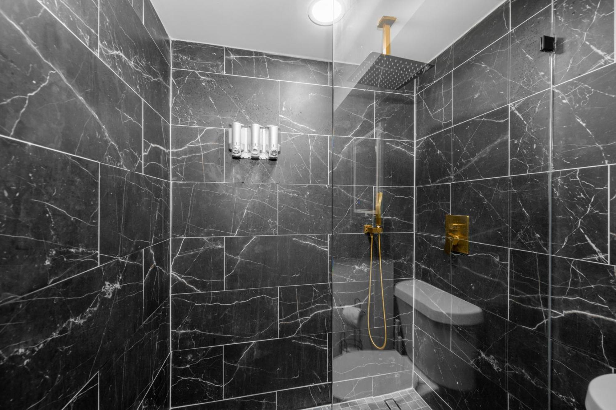 Modern Heights Apartment With Pool Houston Esterno foto