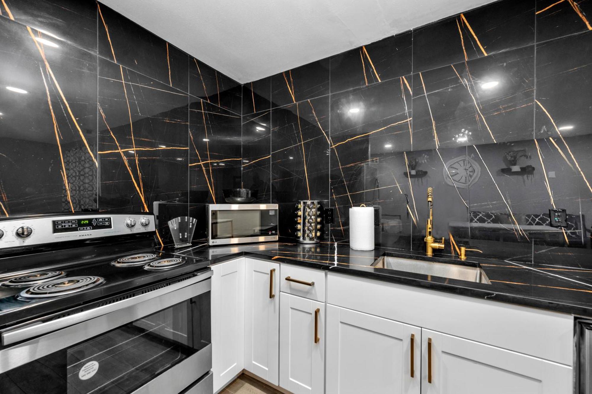 Modern Heights Apartment With Pool Houston Esterno foto